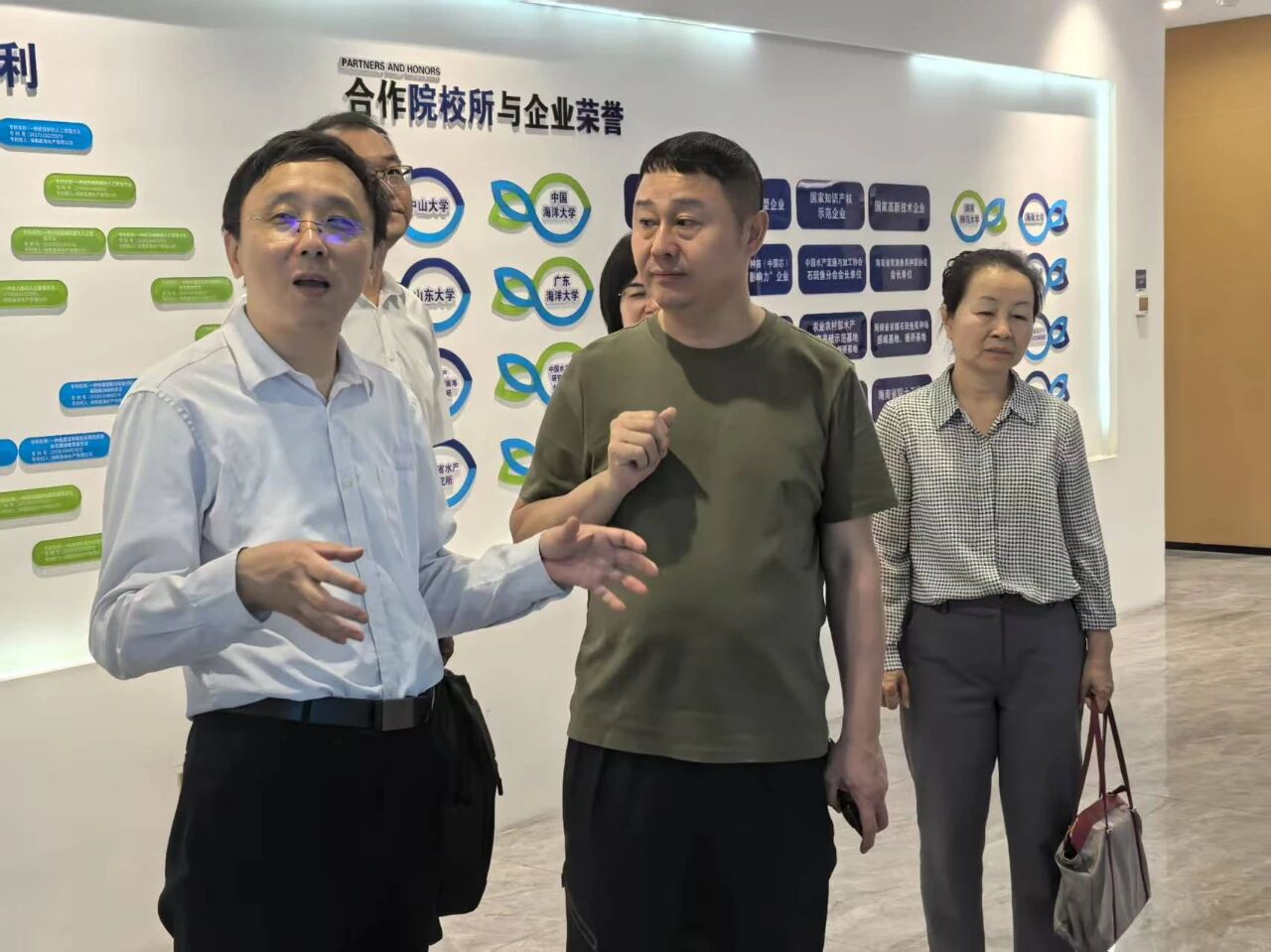 海南省統(tǒng)計(jì)局黨組書(shū)記、局長(zhǎng)楊雷到晨海水產(chǎn)調(diào)研——共探漁業(yè)發(fā)